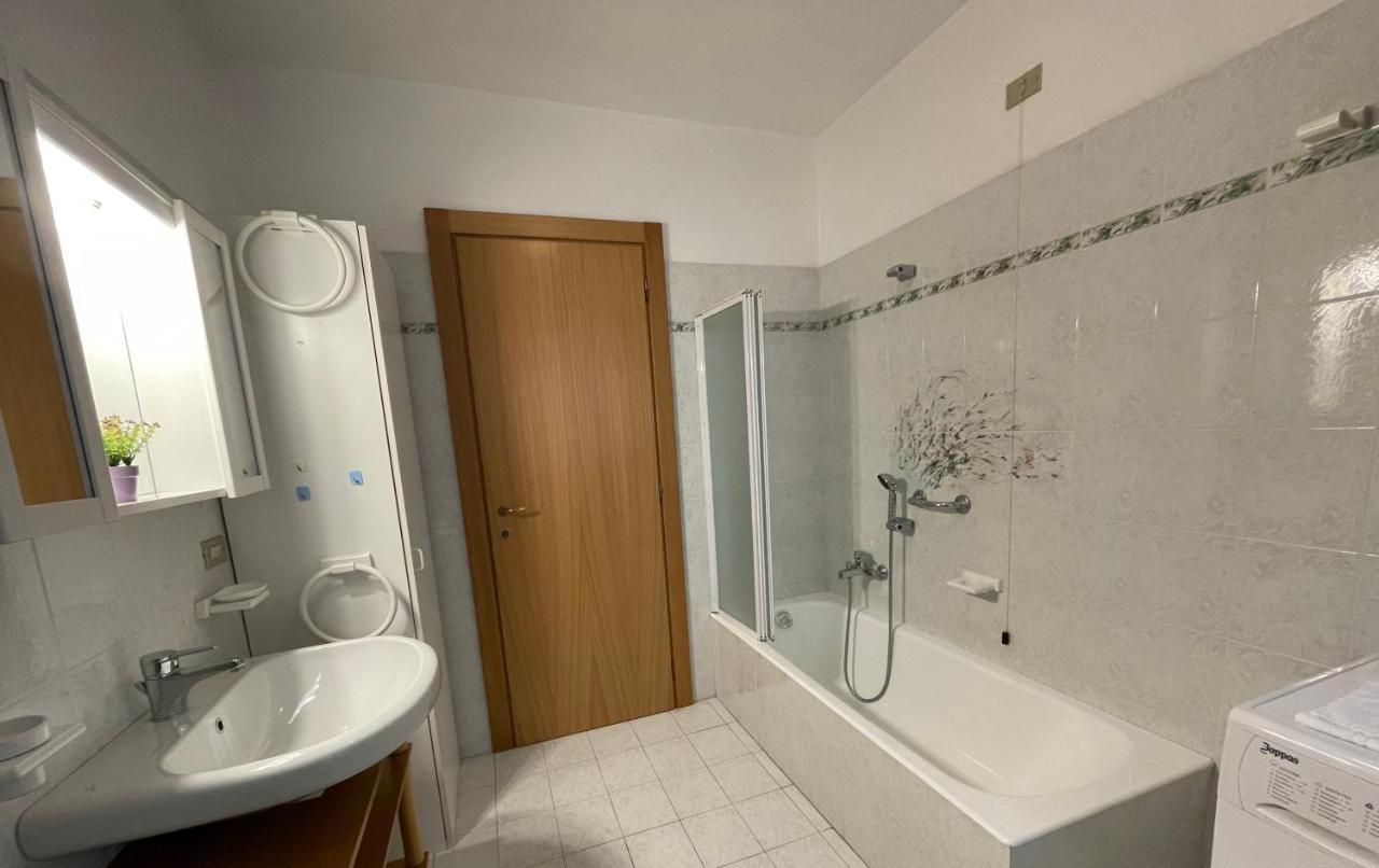 Cozy Apartment With Private Parking On Domaso'S Lakeside - Larihome A09 エクステリア 写真